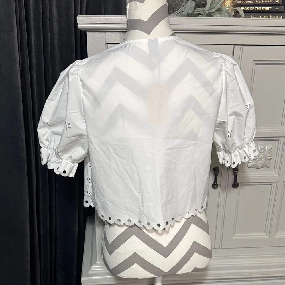 NWT SHEIN White Eyelet Tie Front Women's Top Size Small - Picture 6 of 10